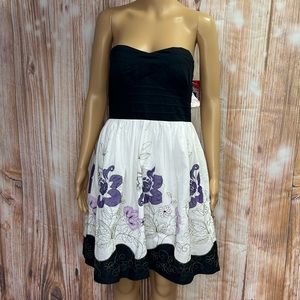 Trixxi Appliquéd Strapless‎ Dress